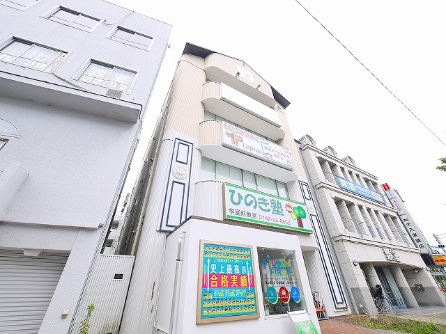 杉本ビル（学園北１丁目）の外観