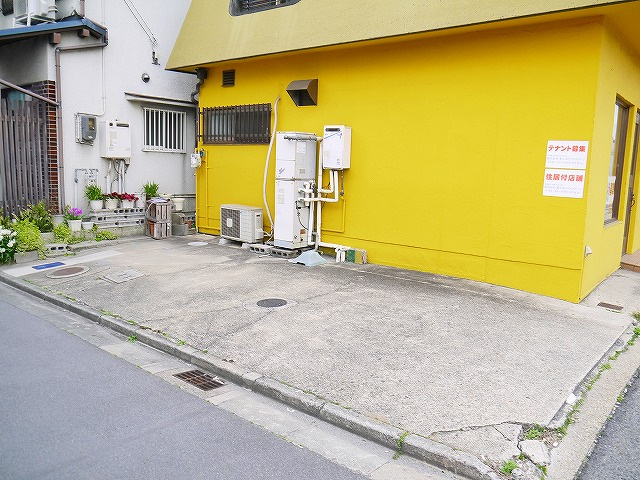 国道25号線住宅付店舗の外観