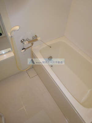 【浴室】 | グランビュー山手｜駅徒歩１分！！バルコニーから大阪平野が一望できます｜