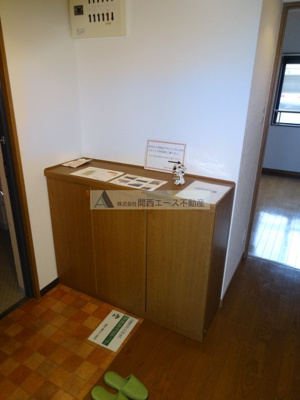 【玄関】 | グランビュー山手｜駅徒歩１分！！バルコニーから大阪平野が一望できます｜