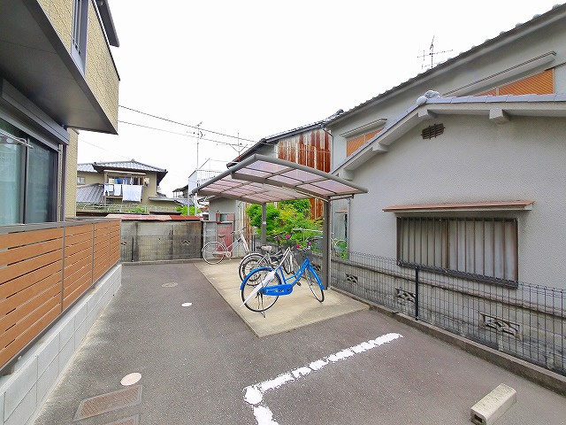 パストラル木津の駐車場