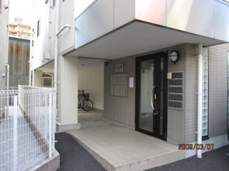 【エントランス】 | オートロック付き
