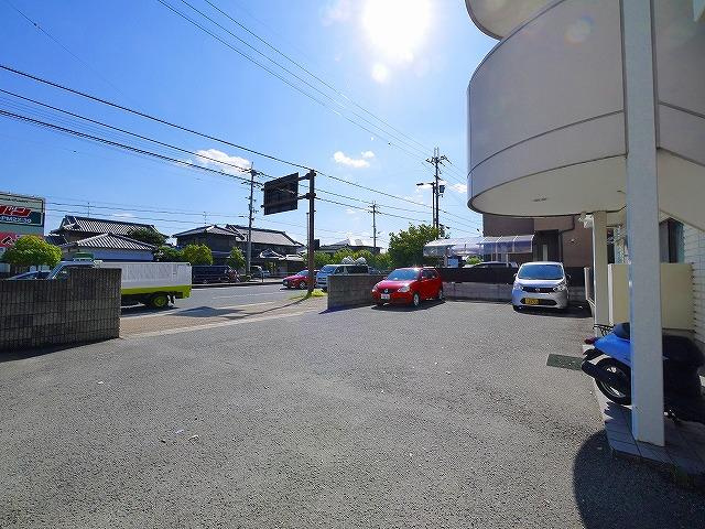 アベニュー都跡の駐車場