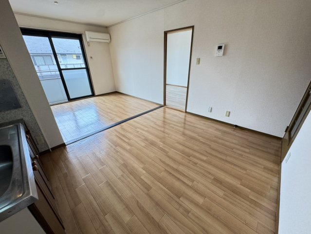 ロイヤルアネックス弐番館の居間・リビング