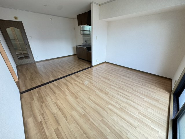 ロイヤルアネックス弐番館の居間・リビング