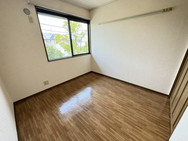 ロイヤルアネックス弐番館の洋室