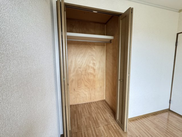 ロイヤルアネックス弐番館の洋室
