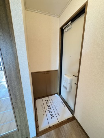 ロイヤルアネックス弐番館の玄関