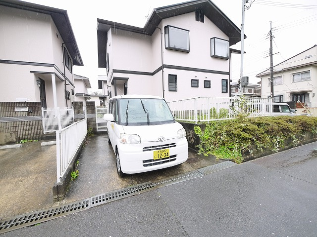 ウッディーシャルマン高の原の駐車場