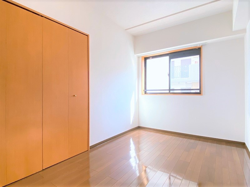 プルーリオン本町の洋室