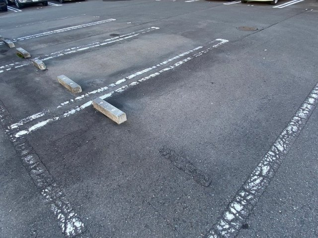 プルーリオン本町の駐車場