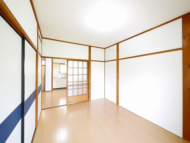 クリーミーコーポ西ノ京の洋室|スタンダードな洋室です