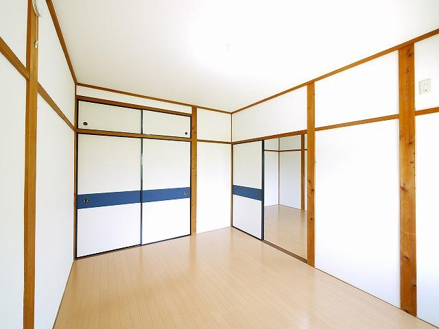 クリーミーコーポ西ノ京の洋室|ゆったりした洋室です