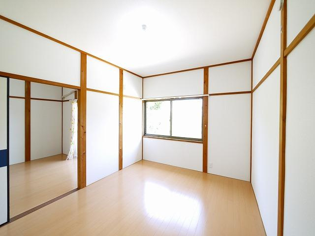 クリーミーコーポ西ノ京の洋室|広々とした洋室です