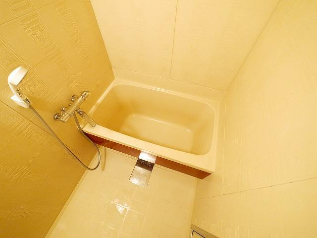 クリーミーコーポ西ノ京の浴室|ゆったり過ごせるお風呂です