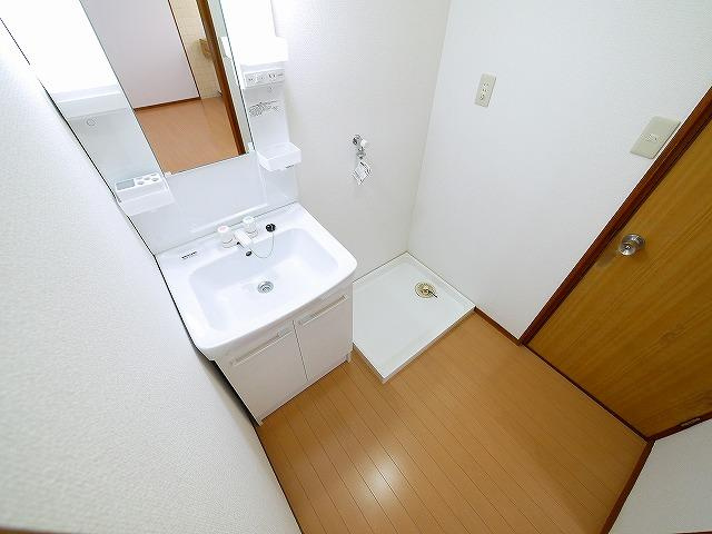 クリーミーコーポ西ノ京の洗面所|使いやすい洗面所です