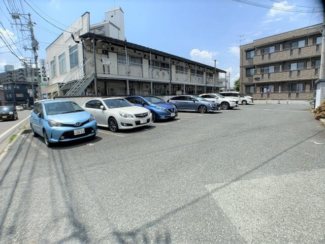 メゾン・ド・ソリアードBの駐車場