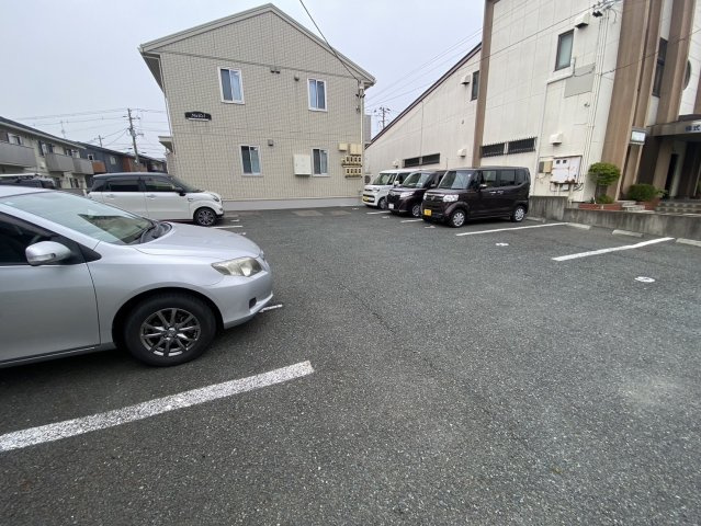 ノベルの駐車場