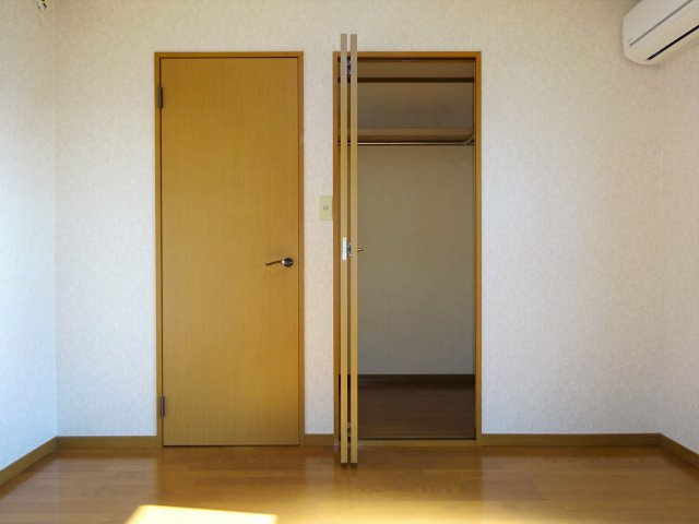 ピアコートの洋室