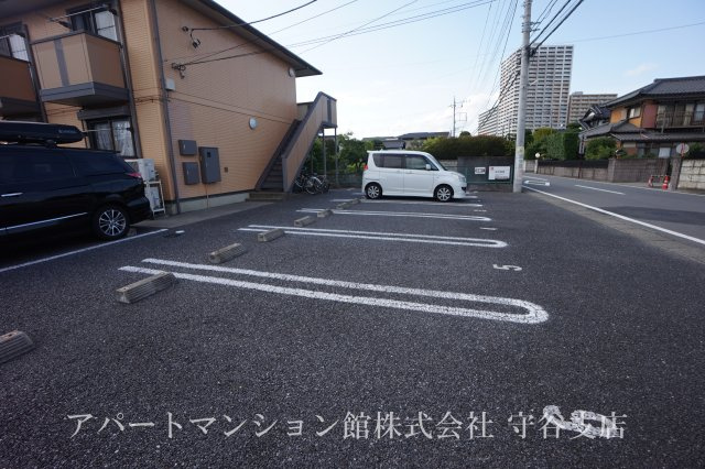 サニーコートの駐車場