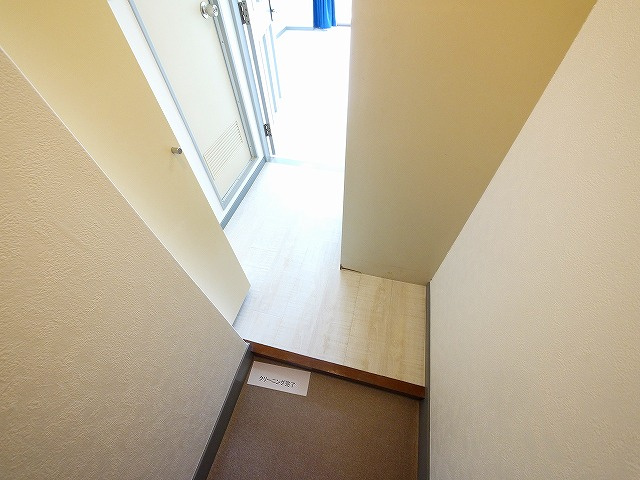 北羅マンションの玄関