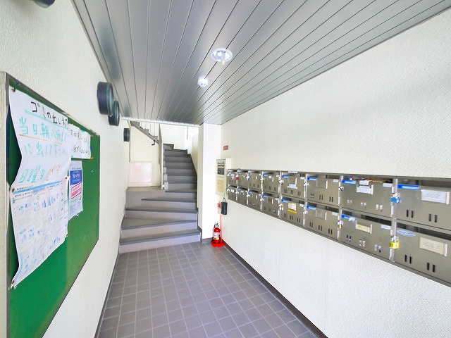 北羅マンションのエントランス