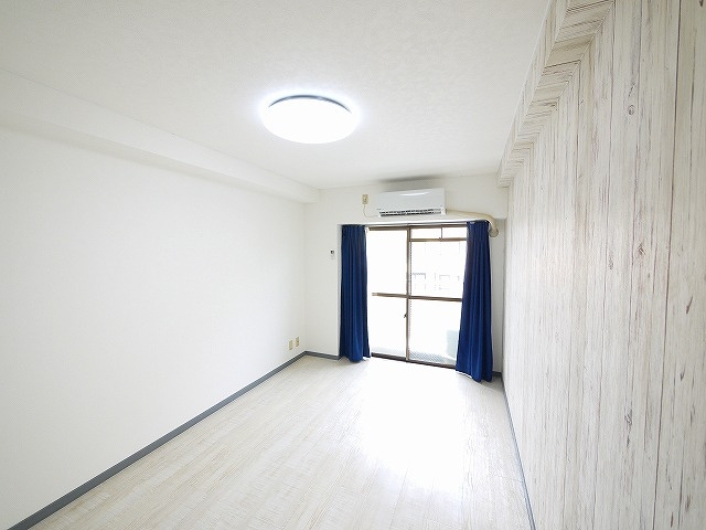 北羅マンションの洋室