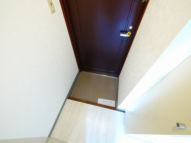 北羅マンションの玄関