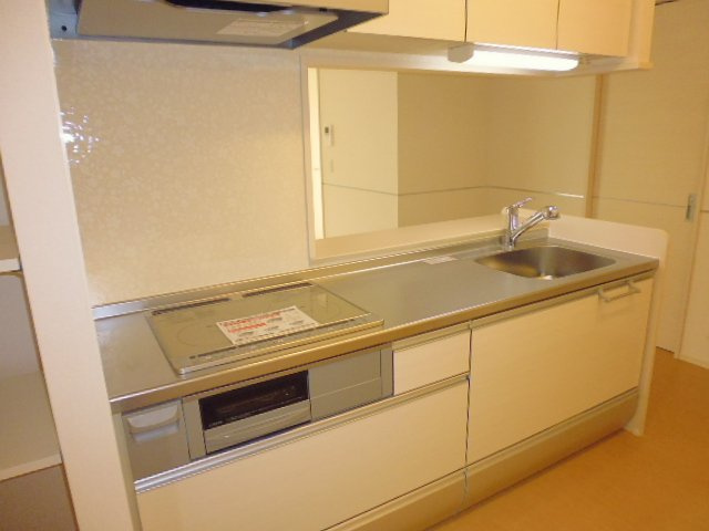 フルール浜町Bのキッチン|３口IHコンロ付システムキッチン