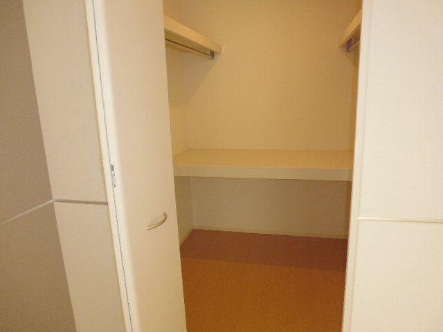 フルール浜町Bの収納|ウォークインクローゼット