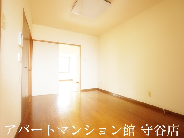 アイビス小絹Bの居間・リビング