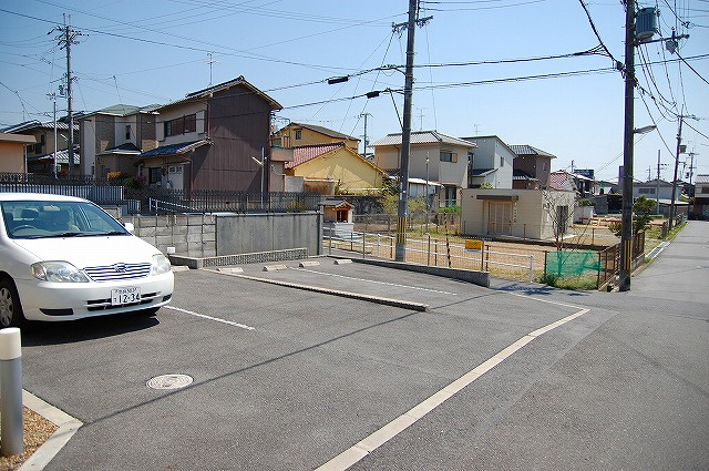 グレイシャス春日の駐車場|駐車場に車を止められます
