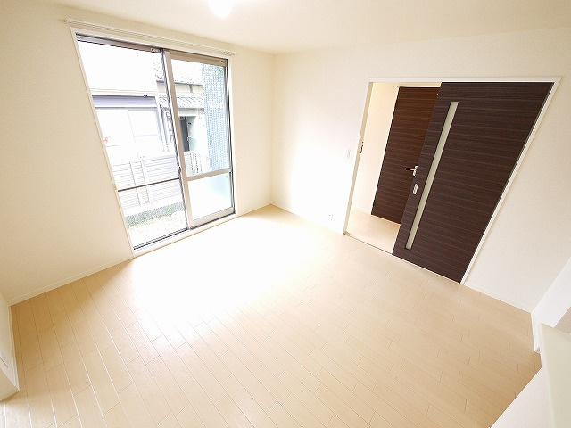 グレイシャス春日の内装|個人の部屋や寝室として使える洋室です
