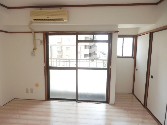 第３井田ビルの洋室