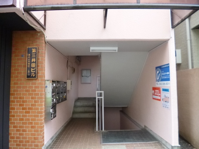 第３井田ビルのエントランス