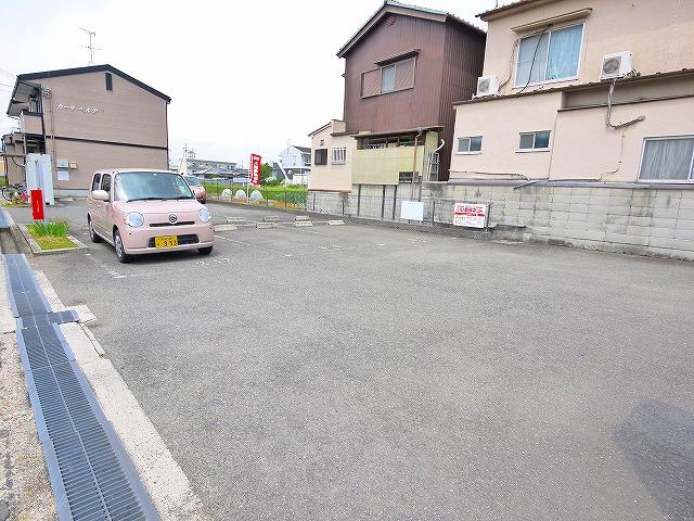 カーサ　ベルデ１の駐車場|駐車場があるので、車を買う予定の方も安心です