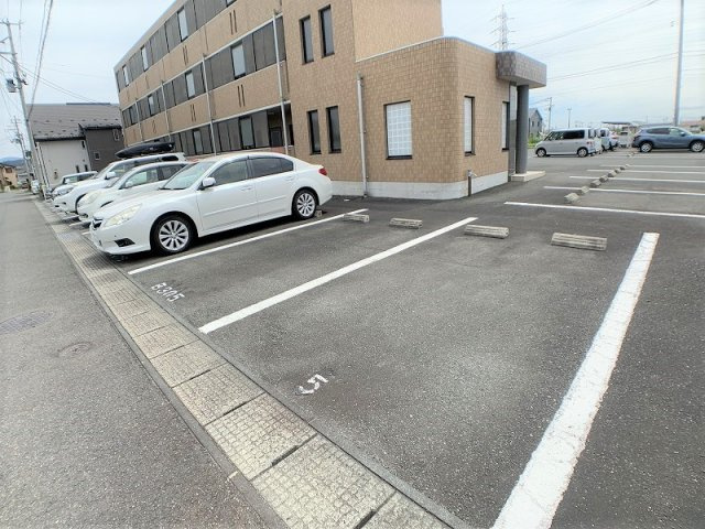 モンマルトルBの駐車場