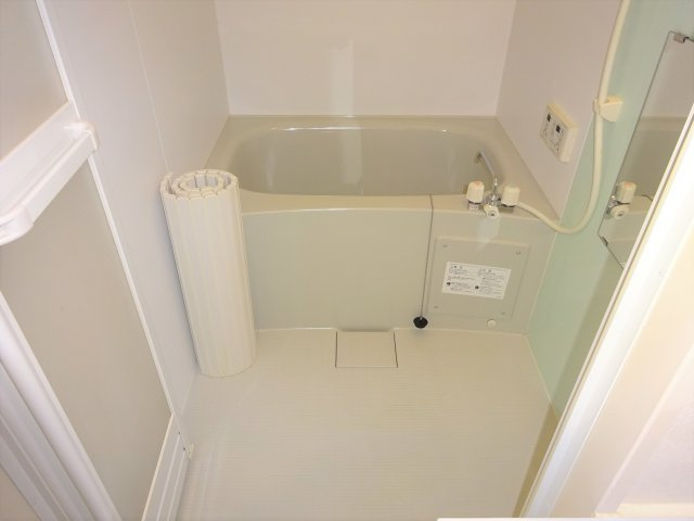 甲和トゲツの浴室