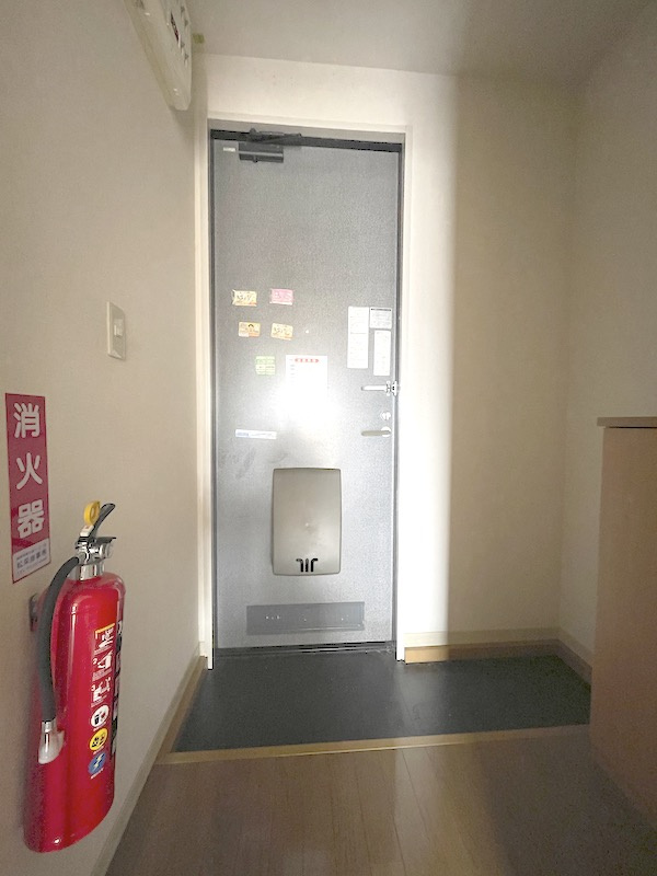 カインドネス大館の玄関