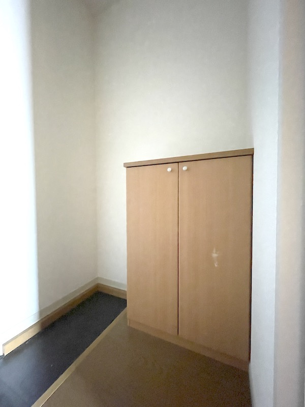 カインドネス大館の玄関