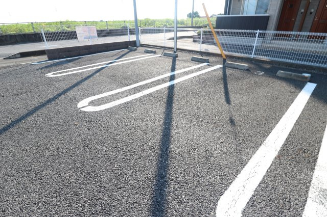 グランツ　ＴＡＴＵＭＩ　Ⅱの駐車場