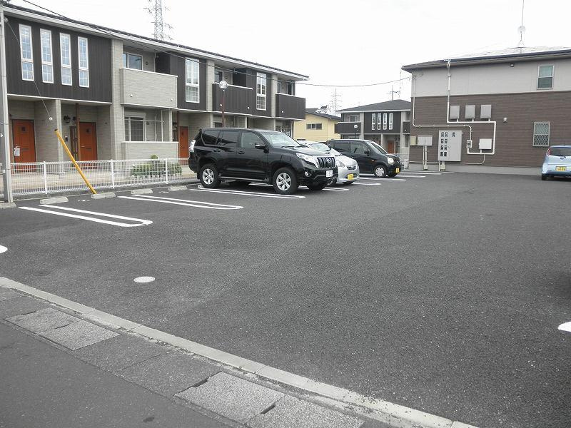 グランツ　ＴＡＴＵＭＩ　Ⅱの駐車場