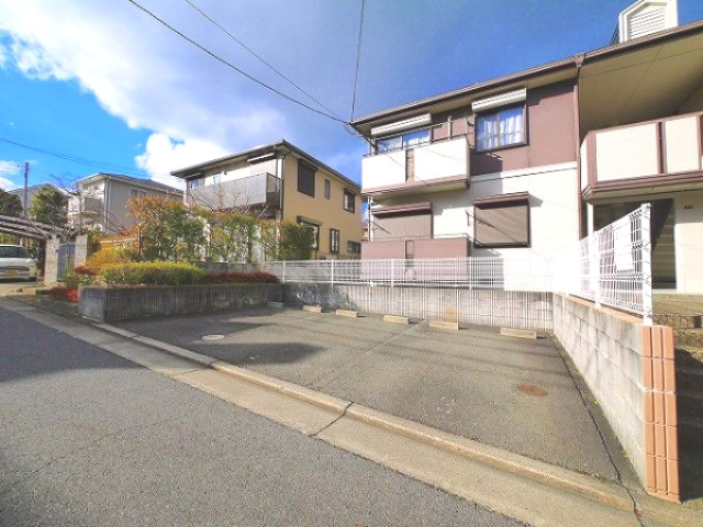 ハイツ光Aの駐車場