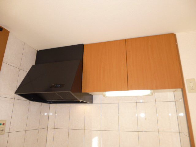 総社市三輪のアパートのキッチン|キッチン上収納