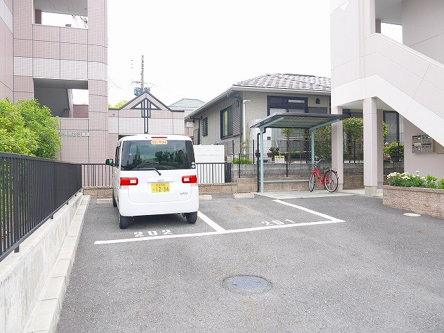 ロックヒルＴｓｕｊｉの駐車場