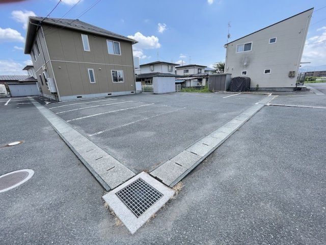 ミューローズ長橋Ⅱの駐車場