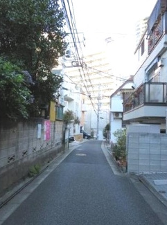 【前面道路含む現地写真】 | 品川区大崎3丁目建築条件付売地4800万円前面道路1