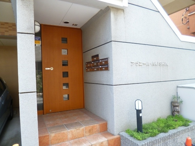 市川市富浜２丁目の賃貸マンションのエントランス