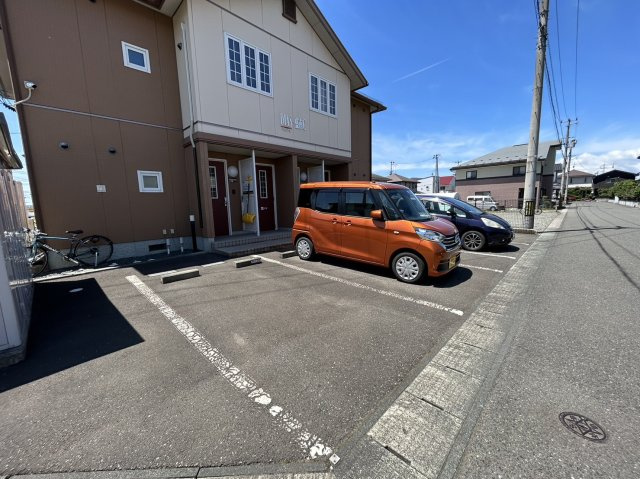 ディアス盛南の駐車場