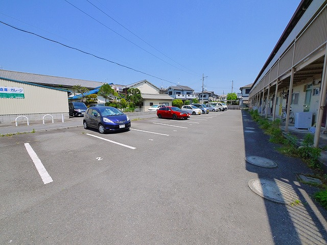 すみれ荘の駐車場